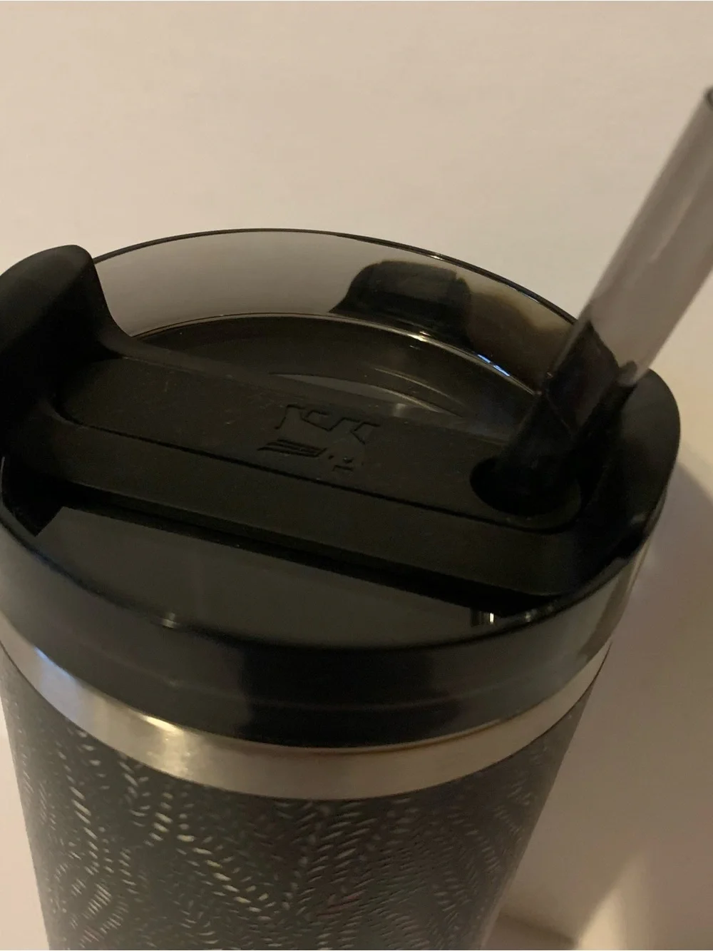 NWT. STANLEY x Calia 30 oz Flowstate Quencher H2.0 Tumbler Black Serpent